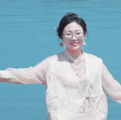 江風掠過發(fā)梢的瞬間 聽見自己的心跳和浪聲重疊